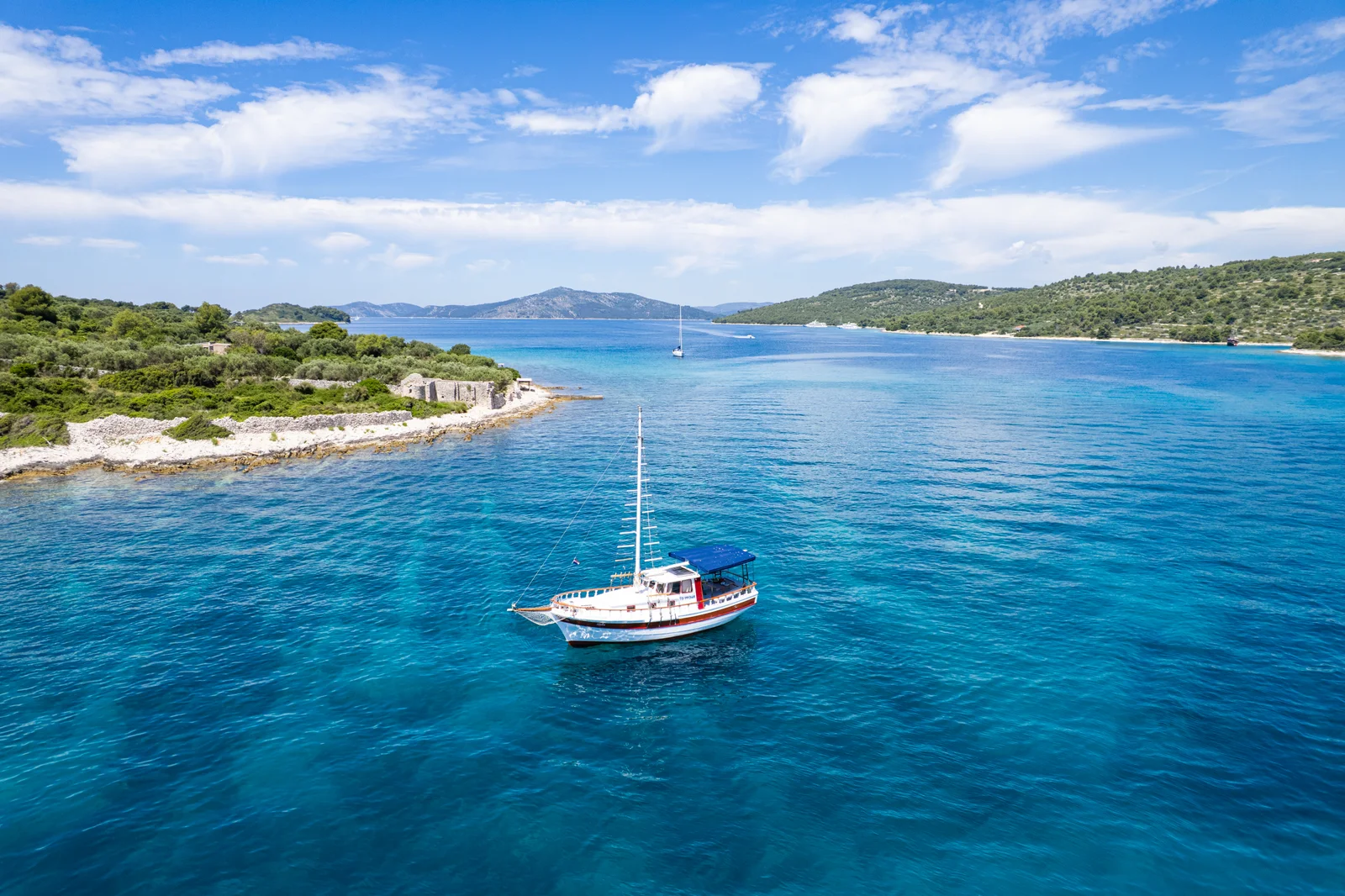 Nečujam bay, Šolta